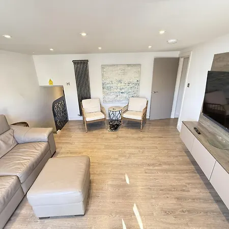 Merchants Quarters - Laguz - Stunning Apartment With Harbour And Sea Views - Free Roof Top Terrace With Sea And Harbour View And Central Location To Beaches Amenities Restaurants And Harbour * Scarborough