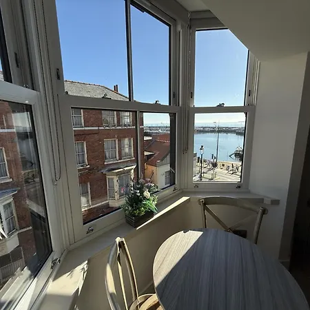 Merchants Quarters - Laguz - Stunning Apartment With Harbour And Sea Views - Free Roof Top Terrace With Sea And Harbour View And Central Location To Beaches Amenities Restaurants And Harbour * Scarborough