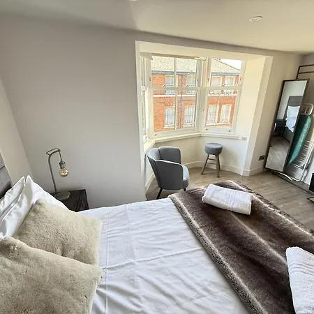 Merchants Quarters - Laguz - Stunning Apartment With Harbour And Sea Views - Free Roof Top Terrace With Sea And Harbour View And Central Location To Beaches Amenities Restaurants And Harbour