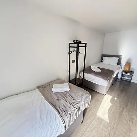 Merchants Quarters - Laguz - Stunning Apartment With Harbour And Sea Views - Free Roof Top Terrace With Sea And Harbour View And Central Location To Beaches Amenities Restaurants And Harbour *