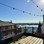 Merchants Quarters - Laguz - Stunning With Harbour And Sea Views - Free Roof Terrace With Sea And Harbour View And Location To Beaches Amenities Restaurants And Harbour Dom wakacyjny *