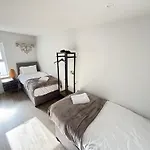 Merchants Quarters - Laguz - Stunning With Harbour And Sea Views - Free Roof Terrace With Sea And Harbour View And Location To Beaches Amenities Restaurants And Harbour Dom wakacyjny Scarborough