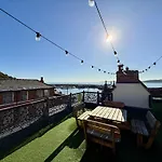 Merchants Quarters - Laguz - Stunning With Harbour And Sea Views - Free Roof Terrace With Sea And Harbour View And Location To Beaches Amenities Restaurants And Harbour Dom wakacyjny Scarborough