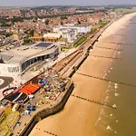 Merchants Quarters - Laguz - Stunning With Harbour And Sea Views - Free Roof Terrace With Sea And Harbour View And Location To Beaches Amenities Restaurants And Harbour Dom wakacyjny Scarborough