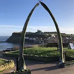 Merchants Quarters - Laguz - Stunning With Harbour And Sea Views - Free Roof Terrace With Sea And Harbour View And Location To Beaches Amenities Restaurants And Harbour * Scarborough