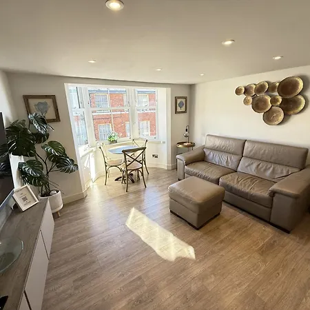 Merchants Quarters - Laguz - Stunning Apartment With Harbour And Sea Views - Free Roof Top Terrace With Sea And Harbour View And Central Location To Beaches Amenities Restaurants And Harbour 度假居 斯卡伯勒