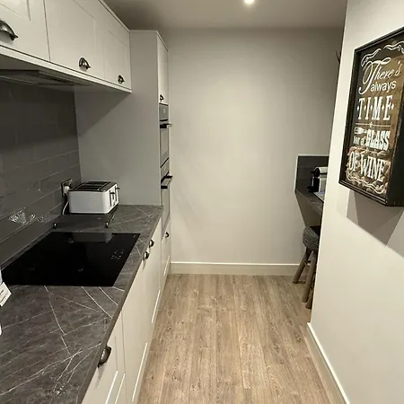 Merchants Quarters - Laguz - Stunning Apartment With Harbour And Sea Views - Free Roof Top Terrace With Sea And Harbour View And Central Location To Beaches Amenities Restaurants And Harbour *