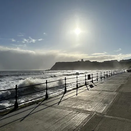 Merchants Quarters - Laguz - Stunning With Harbour And Sea Views - Free Roof Terrace With Sea And Harbour View And Location To Beaches Amenities Restaurants And Harbour * Scarborough