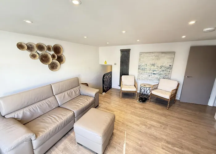 Merchants Quarters - Laguz - Stunning With Harbour And Sea Views - Free Roof Terrace With Sea And Harbour View And Location To Beaches Amenities Restaurants And Harbour Dom wakacyjny