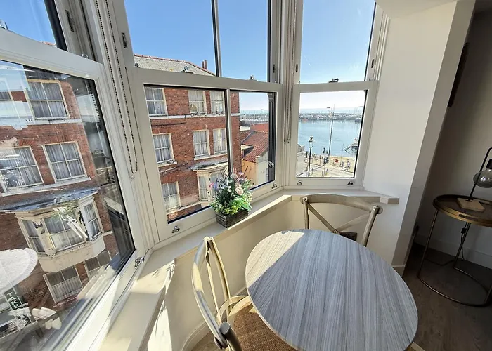 Merchants Quarters - Laguz - Stunning With Harbour And Sea Views - Free Roof Terrace With Sea And Harbour View And Location To Beaches Amenities Restaurants And Harbour Dom wakacyjny *