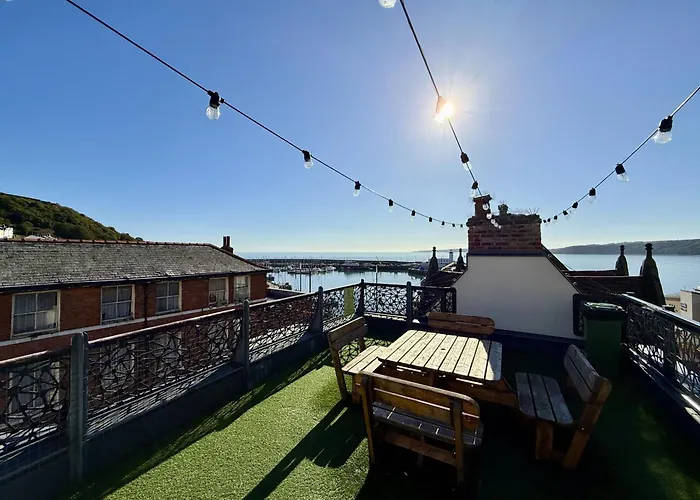 Merchants Quarters - Laguz - Stunning With Harbour And Sea Views - Free Roof Terrace With Sea And Harbour View And Location To Beaches Amenities Restaurants And Harbour Dom wakacyjny Scarborough