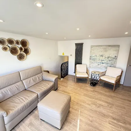 Merchants Quarters - Laguz - Stunning With Harbour And Sea Views - Free Roof Terrace With Sea And Harbour View And Location To Beaches Amenities Restaurants And Harbour 펜션